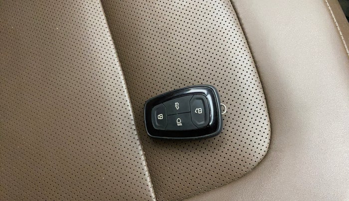 2022 Tata Harrier XZ PLUS 2.0L, Diesel, Manual, 1,33,757 km, Key Close Up