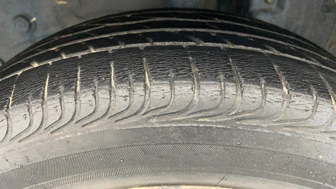 2013 Toyota Etios Liva V, Petrol, Manual, 49,233 km, Left Rear Tyre Tread