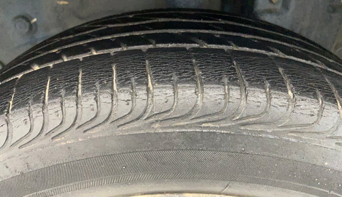 2013 Toyota Etios Liva V, Petrol, Manual, 49,233 km, Left Rear Tyre Tread