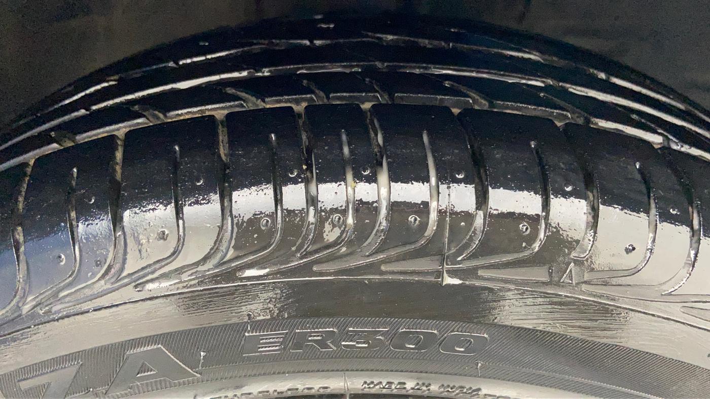 2013 Toyota Etios Liva V, Petrol, Manual, 49,233 km, Right Front Tyre Tread