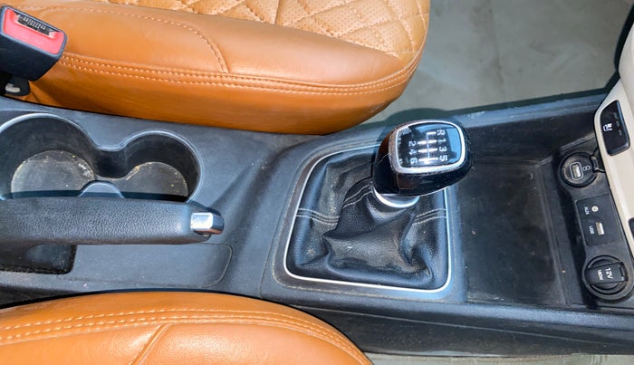 2018 Hyundai Verna 1.6 SX (O) CRDI MT, Diesel, Manual, 1,34,560 km, Gear Lever