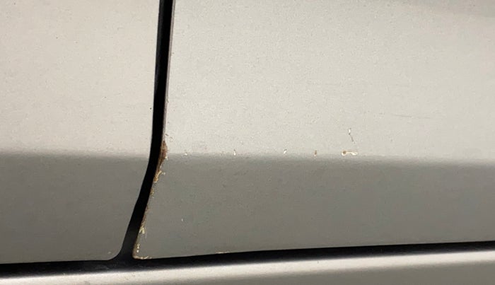 2015 Maruti Swift VXI, Petrol, Manual, 50,888 km, Driver-side door - Minor scratches