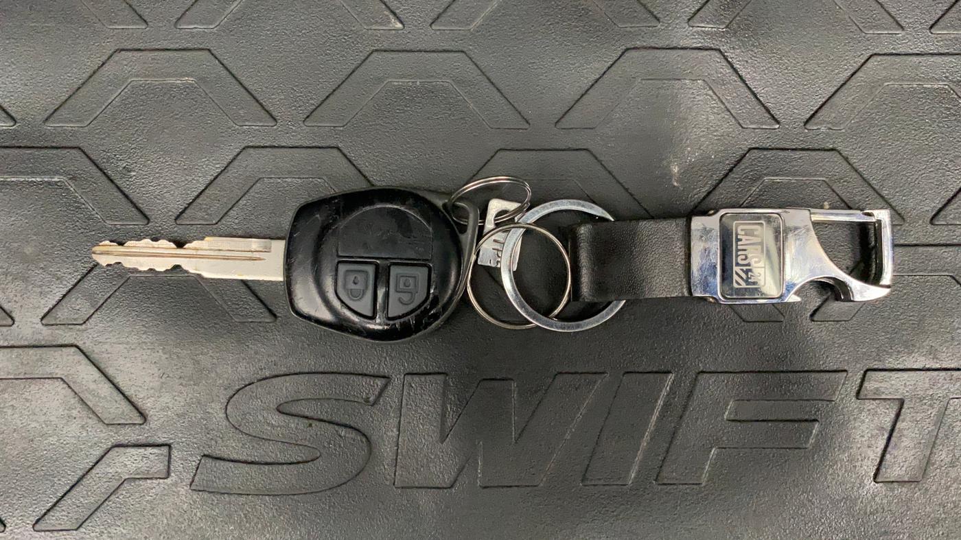 2015 Maruti Swift VXI, Petrol, Manual, 50,888 km, Key Close Up