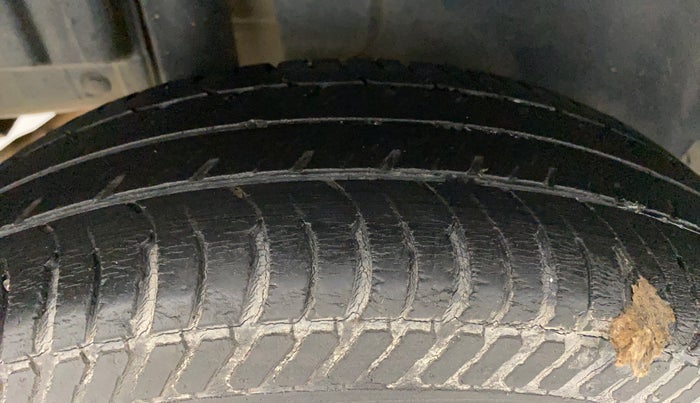 2015 Maruti Swift VXI, Petrol, Manual, 50,888 km, Right Rear Tyre Tread