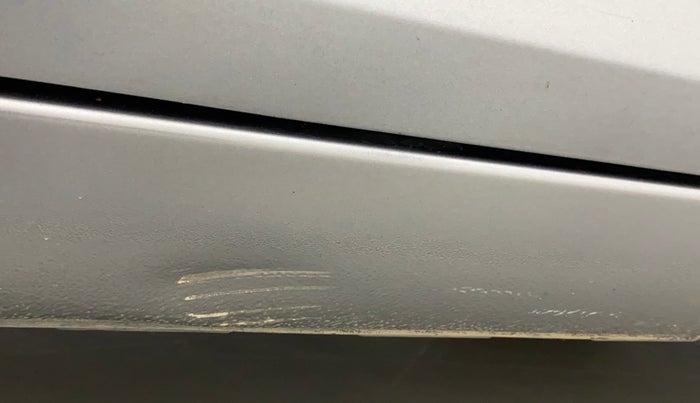 2015 Maruti Swift VXI, Petrol, Manual, 50,888 km, Right running board - Minor scratches