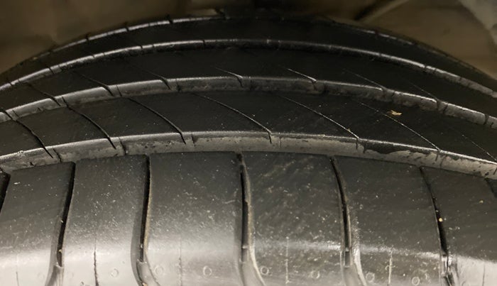 2016 Maruti Baleno ZETA DDIS 190, Diesel, Manual, 76,639 km, Right Front Tyre Tread