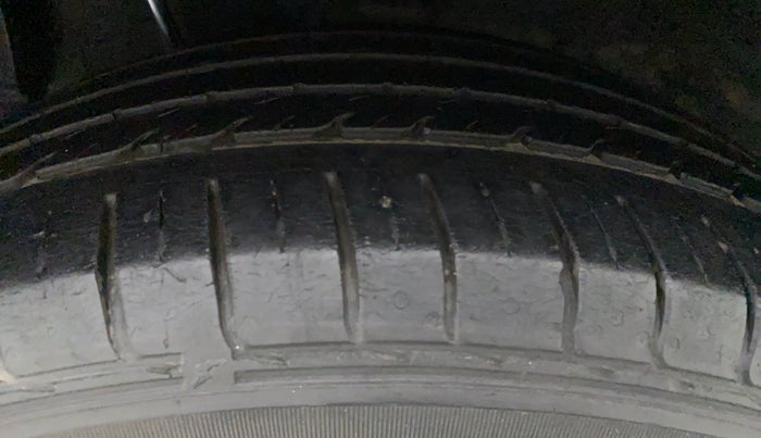 2016 Hyundai Creta BASE 1.6 PETROL, Petrol, Manual, 65,187 km, Left Front Tyre Tread