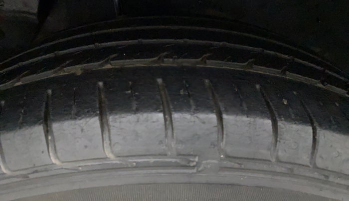 2016 Hyundai Creta BASE 1.6 PETROL, Petrol, Manual, 65,187 km, Right Front Tyre Tread