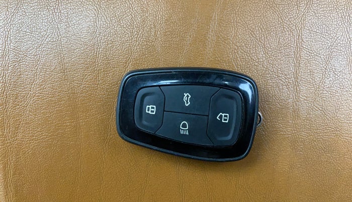 2022 Tata ALTROZ XZA, Petrol, Automatic, 41,552 km, Key Close Up