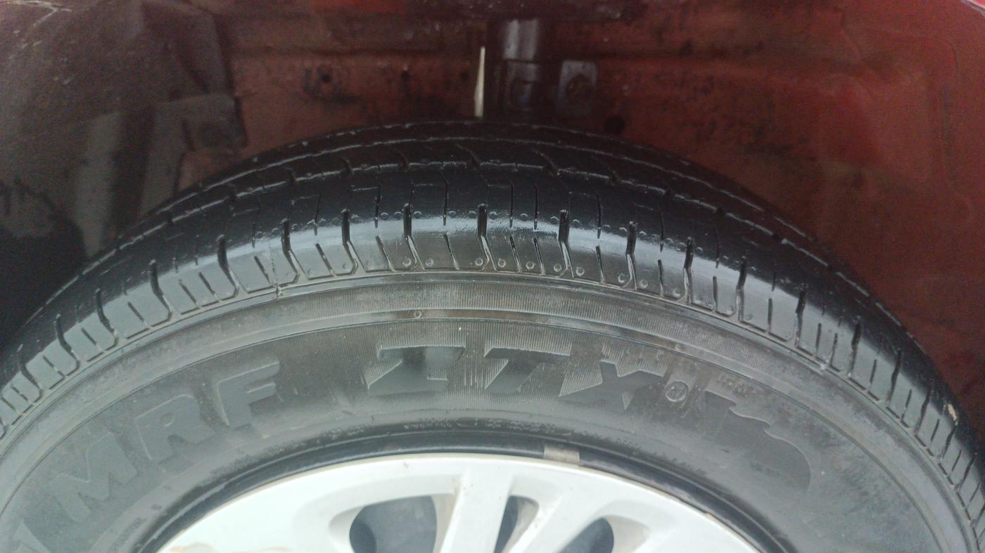 2017 Maruti Swift VXI, Petrol, Manual, 71,846 km, Left Front Tyre Tread