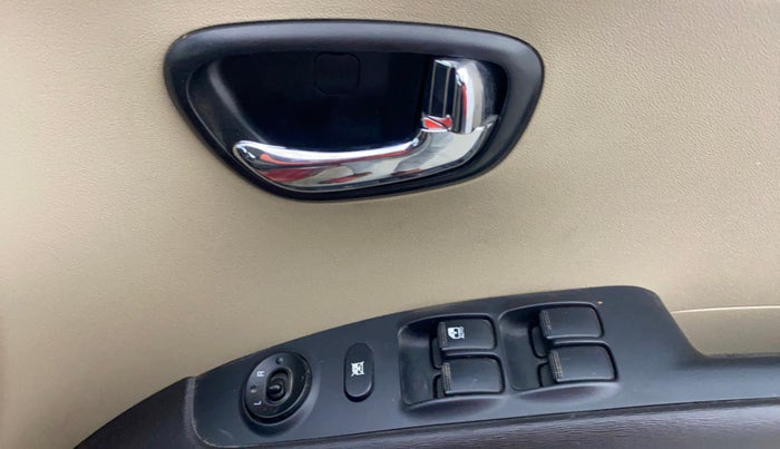 2013 Hyundai i10 SPORTZ 1.2, Petrol, Manual, 4,927 km, Driver Side Door Panels Control