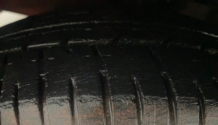 2013 Hyundai i10 SPORTZ 1.2, Petrol, Manual, 4,927 km, Left Front Tyre Tread