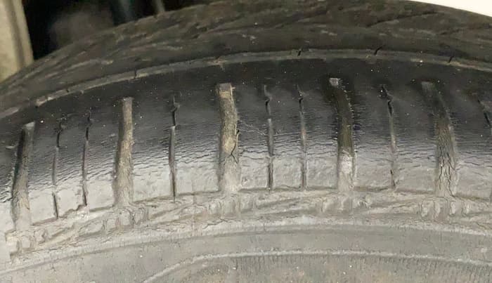 2014 Maruti Alto K10 LXI, Petrol, Manual, 51,307 km, Left Rear Tyre Tread