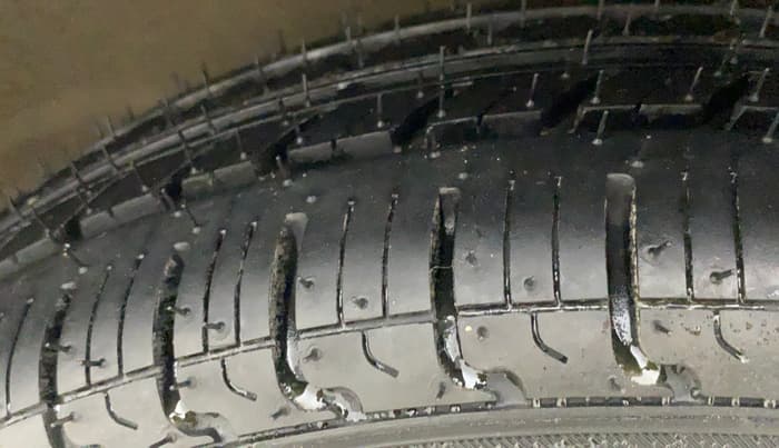 2014 Maruti Alto K10 LXI, Petrol, Manual, 51,307 km, Left Front Tyre Tread