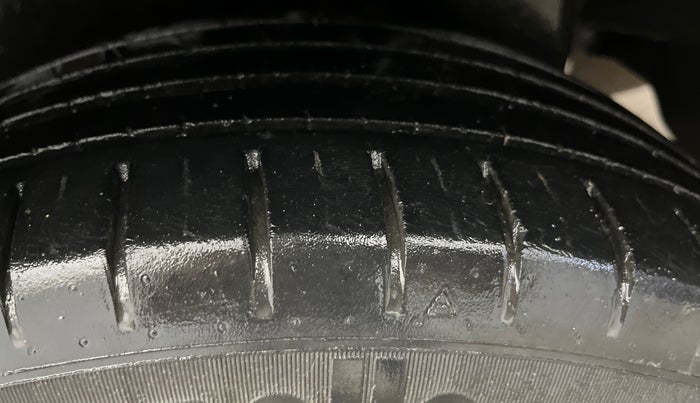 2019 Maruti Ciaz ALPHA 1.5 SHVS PETROL, Petrol, Manual, 64,410 km, Left Rear Tyre Tread