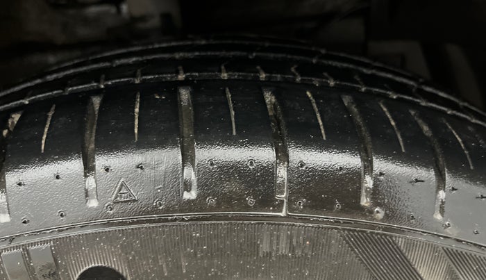 2019 Maruti Ciaz ALPHA 1.5 SHVS PETROL, Petrol, Manual, 64,410 km, Right Front Tyre Tread