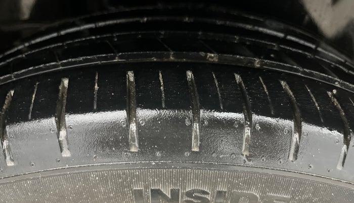 2019 Maruti Ciaz ALPHA 1.5 SHVS PETROL, Petrol, Manual, 64,410 km, Right Rear Tyre Tread