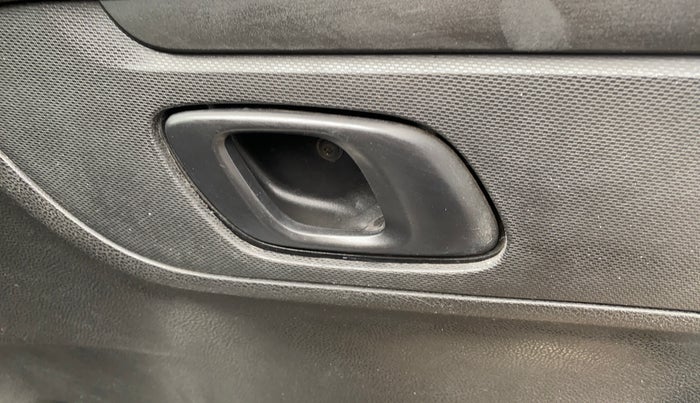 2017 Renault Kwid RXT 1.0, Petrol, Manual, 92,865 km, Driver Side Door Panels Control