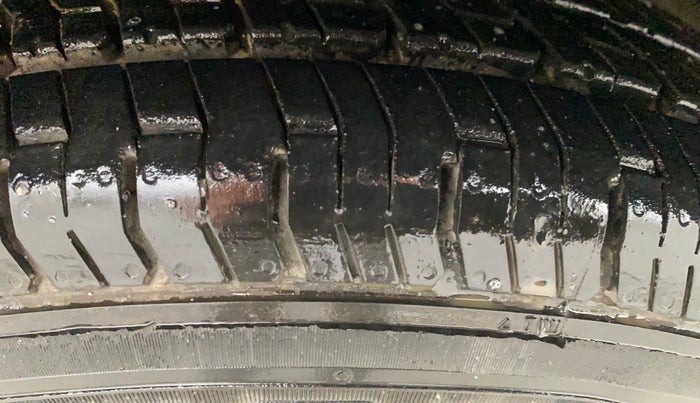 2017 Renault Kwid RXT 1.0, Petrol, Manual, 92,865 km, Left Front Tyre Tread