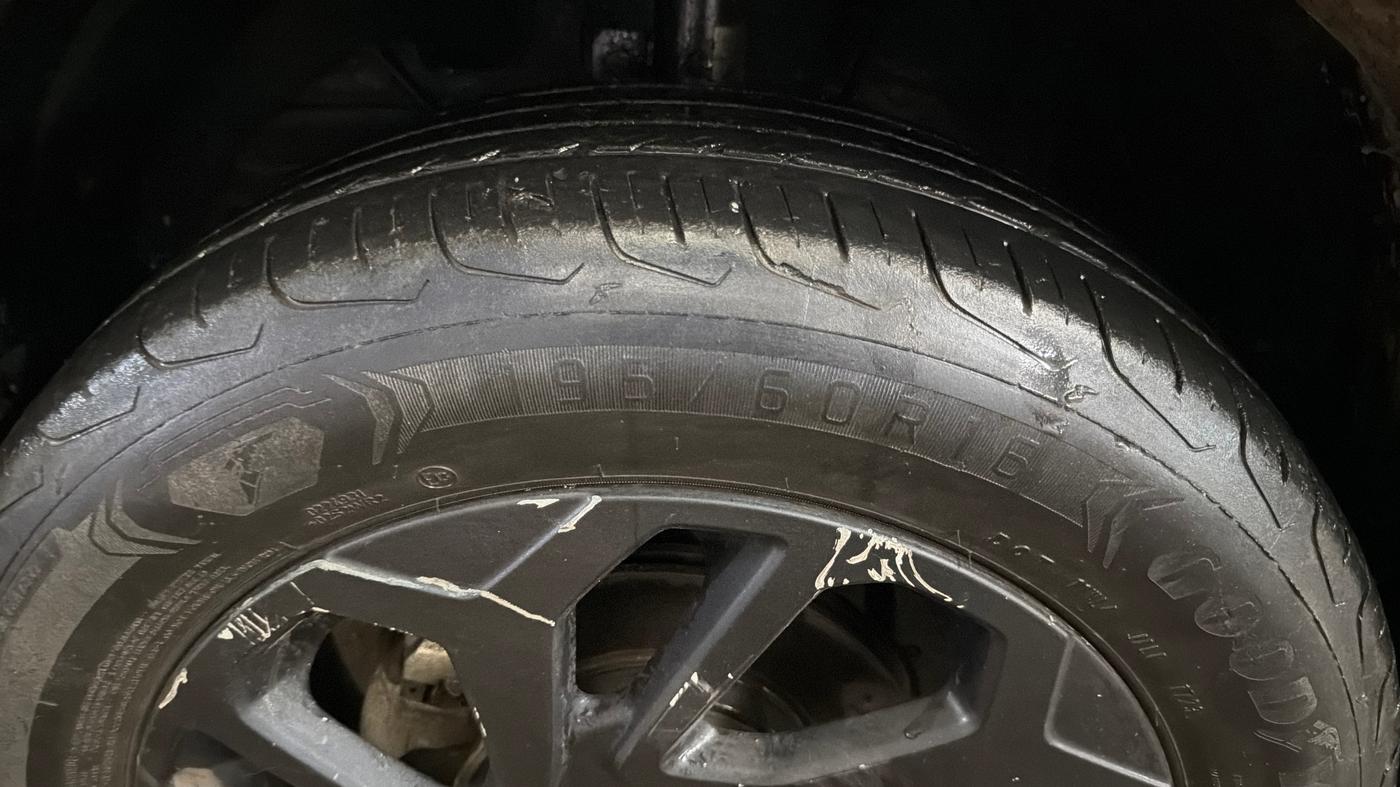 2023 Maruti FRONX DELTA PLUS 1.2L AGS, Petrol, Automatic, 59,480 km, Left Front Tyre Tread