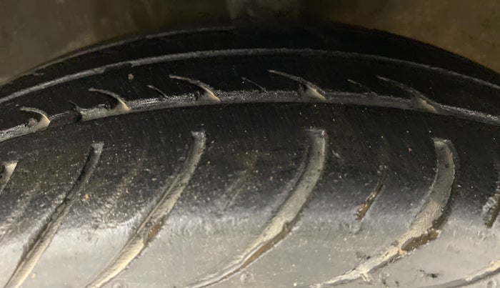 2012 Hyundai Eon MAGNA PLUS, Petrol, Manual, 64,595 km, Left Front Tyre Tread