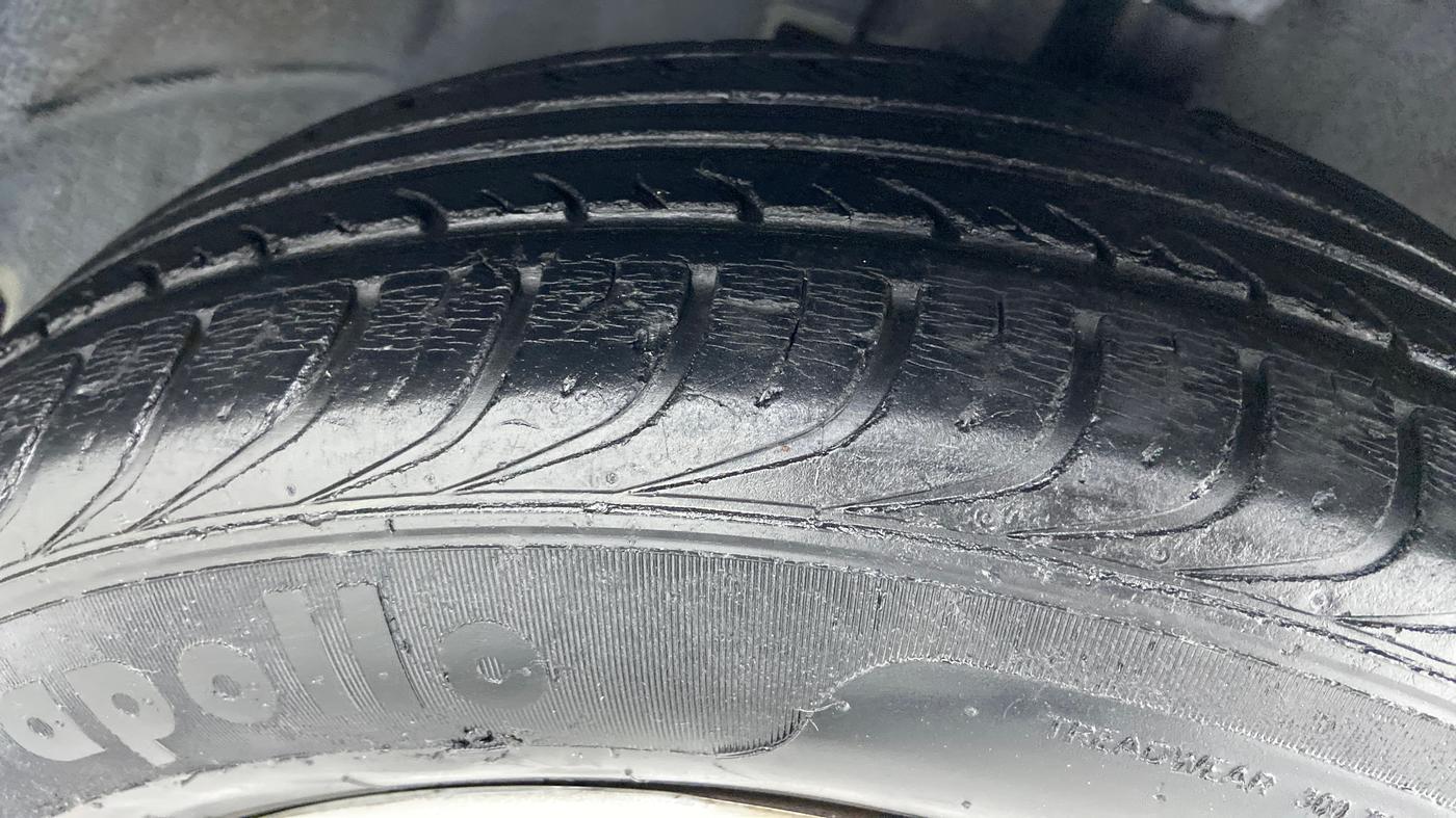 2013 Hyundai i20 ERA 1.4 CRDI, Diesel, Manual, Right Front Tyre Tread