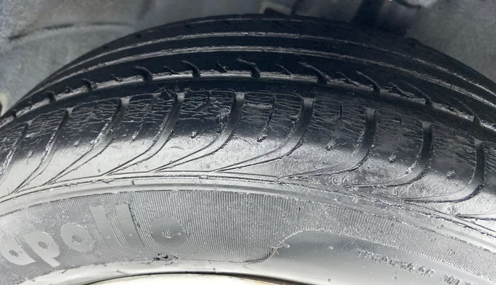 2013 Hyundai i20 ERA 1.4 CRDI, Diesel, Manual, Right Front Tyre Tread