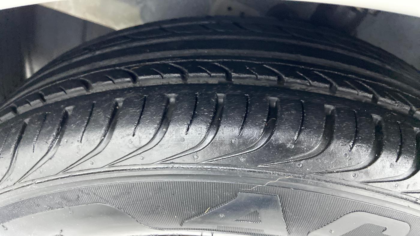 2013 Hyundai i20 ERA 1.4 CRDI, Diesel, Manual, Left Front Tyre Tread