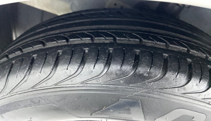 2013 Hyundai i20 ERA 1.4 CRDI, Diesel, Manual, Left Front Tyre Tread