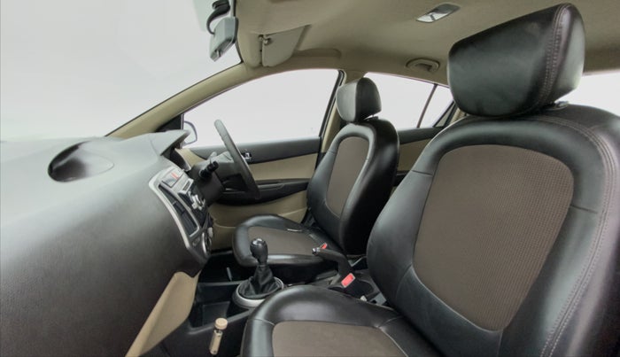 2013 Hyundai i20 ERA 1.4 CRDI, Diesel, Manual, Right Side Front Door Cabin