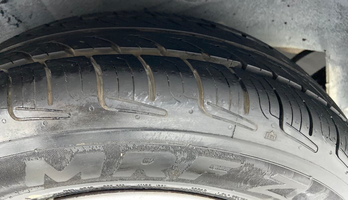 2013 Hyundai i20 ERA 1.4 CRDI, Diesel, Manual, Right Rear Tyre Tread