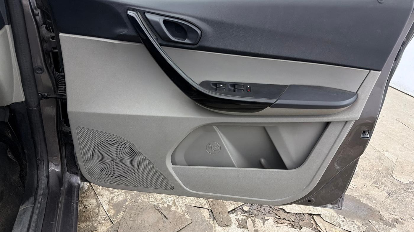 2019 Tata Tiago XZ PETROL, Petrol, Manual, 68,476 km, Driver Side Door Panels Control