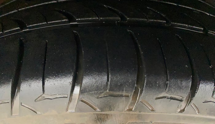 2017 Hyundai Elite i20 ASTA 1.2 (O), Petrol, Manual, 80,814 km, Right Front Tyre Tread