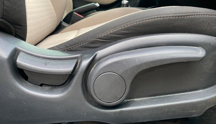 2017 Hyundai Elite i20 ASTA 1.2 (O), Petrol, Manual, 80,814 km, Driver Side Adjustment Panel