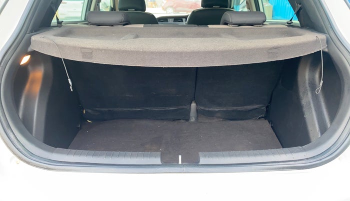 2017 Hyundai Elite i20 ASTA 1.2 (O), Petrol, Manual, 80,814 km, Boot Inside