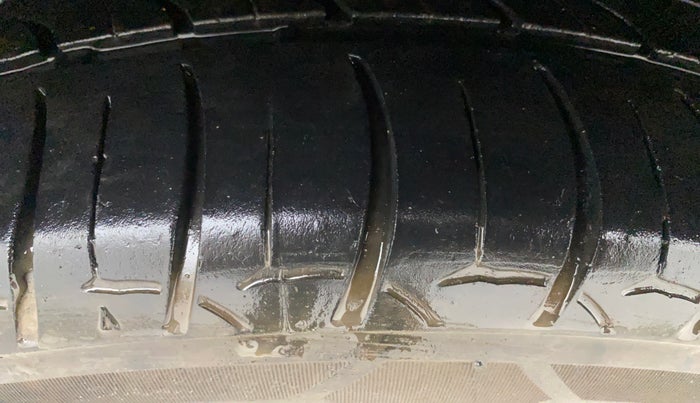 2017 Hyundai Elite i20 ASTA 1.2 (O), Petrol, Manual, 80,814 km, Left Front Tyre Tread