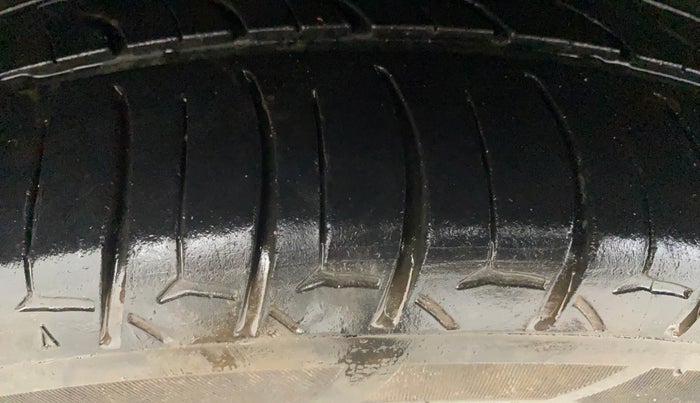 2017 Hyundai Elite i20 ASTA 1.2 (O), Petrol, Manual, 80,814 km, Right Rear Tyre Tread