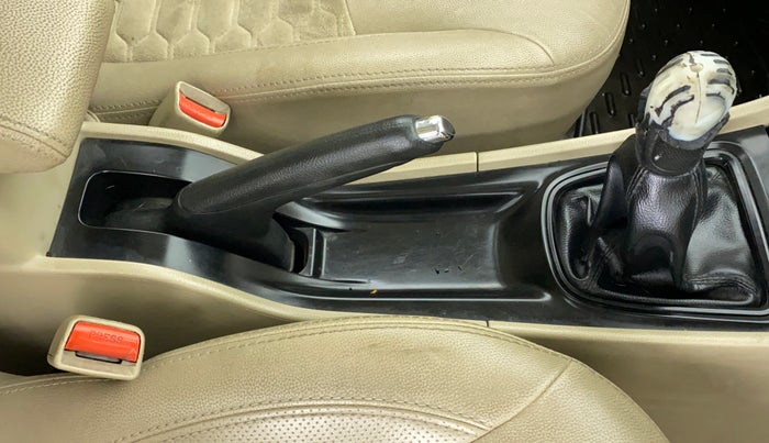 2015 Maruti Ciaz VXI, Petrol, Manual, 43,748 km, Gear Lever
