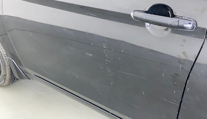 2015 Maruti Ciaz VXI, Petrol, Manual, 43,748 km, Front passenger door - Slightly dented