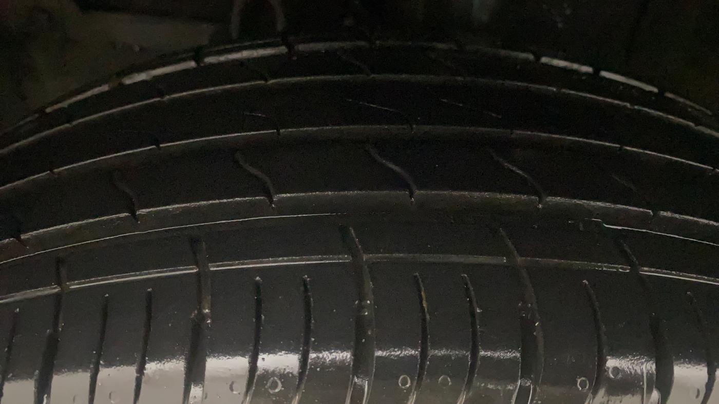 2022 Maruti BREZZA VXI AT SMART HYBRID, Petrol, Automatic, 10,563 km, Left Front Tyre Tread