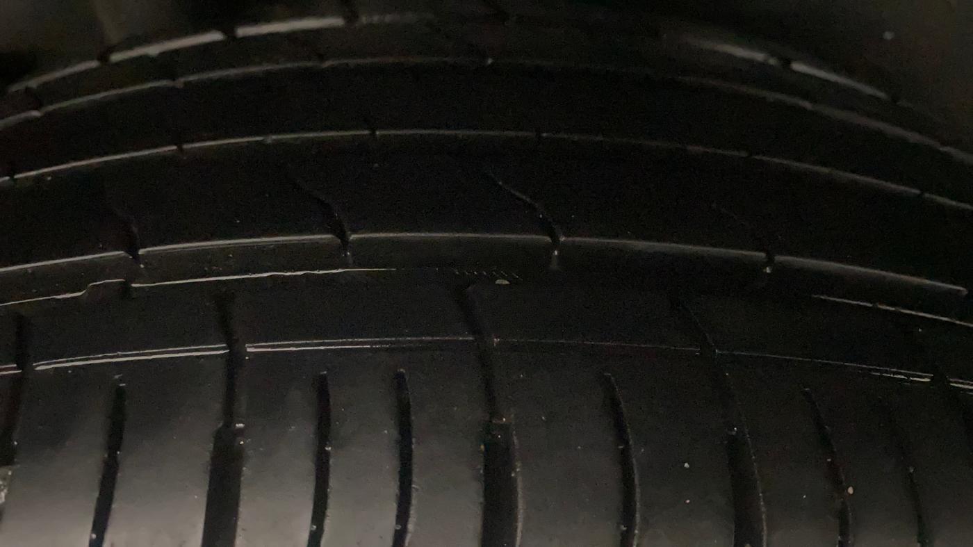 2022 Maruti BREZZA VXI AT SMART HYBRID, Petrol, Automatic, 10,563 km, Right Rear Tyre Tread