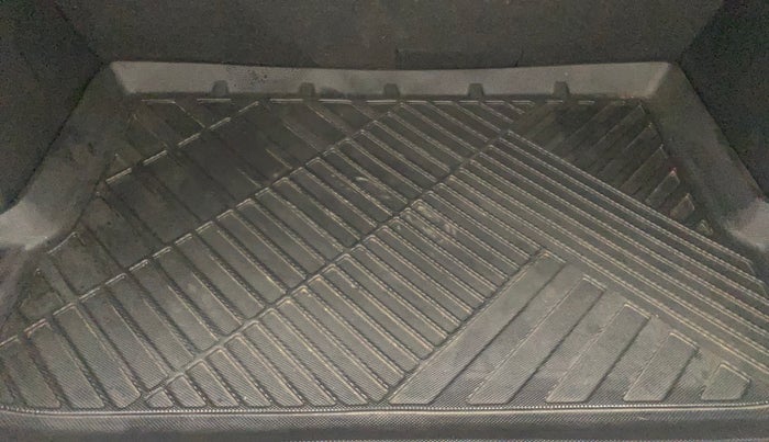 2022 Maruti BREZZA VXI AT SMART HYBRID, Petrol, Automatic, 10,563 km, Boot Inside