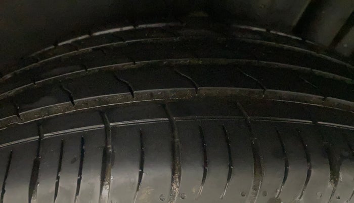 2022 Maruti BREZZA VXI AT SMART HYBRID, Petrol, Automatic, 10,563 km, Left Rear Tyre Tread