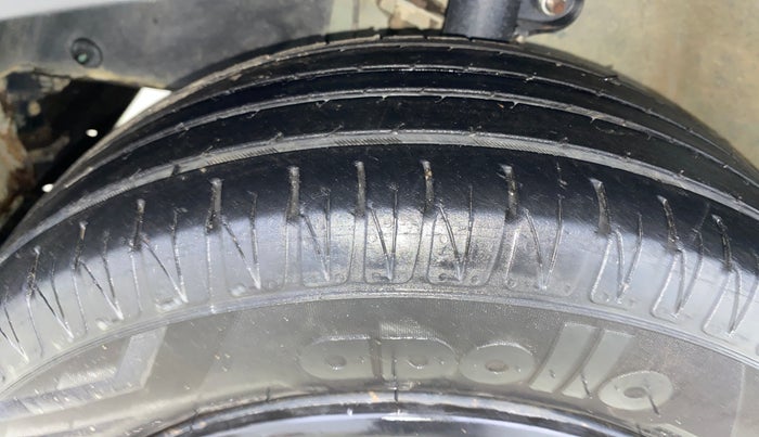 2016 Mahindra Kuv100 K6 5 STR, Petrol, Manual, 64,900 km, Left Front Tyre Tread