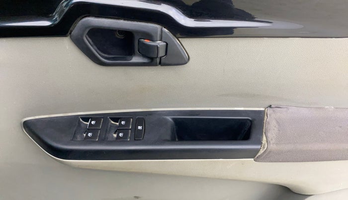 2016 Mahindra Kuv100 K6 5 STR, Petrol, Manual, 64,900 km, Driver Side Door Panels Control