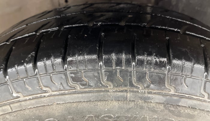 2019 Maruti New Wagon-R ZXI 1.2, CNG, Manual, 97,886 km, Right Front Tyre Tread