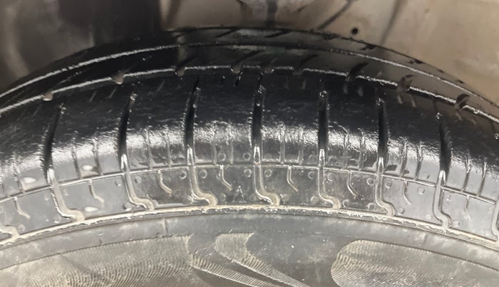 2019 Maruti New Wagon-R ZXI 1.2, CNG, Manual, 97,886 km, Left Front Tyre Tread