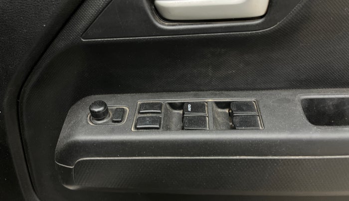 2019 Maruti New Wagon-R ZXI 1.2, CNG, Manual, 97,886 km, Driver Side Door Panels Control