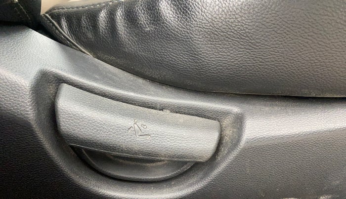 2019 Hyundai Grand i10 SPORTZ AT 1.2 KAPPA VTVT, Petrol, Automatic, 92,544 km, Driver Side Adjustment Panel