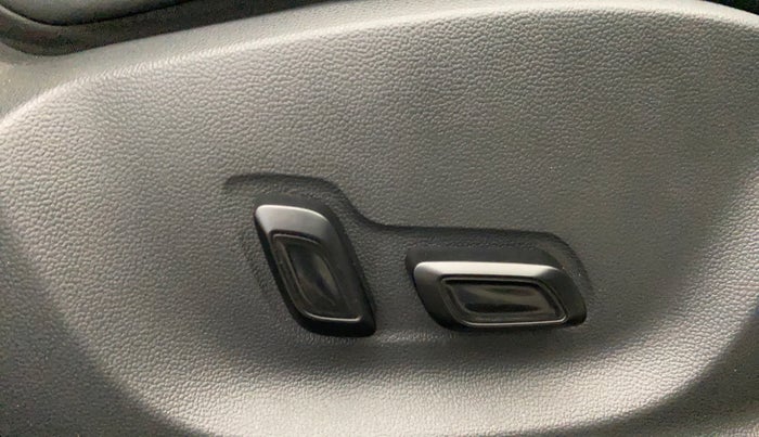 2022 MG ASTOR SAVVY 1.5 CVT, Petrol, Automatic, 18,679 km, Driver Side Adjustment Panel